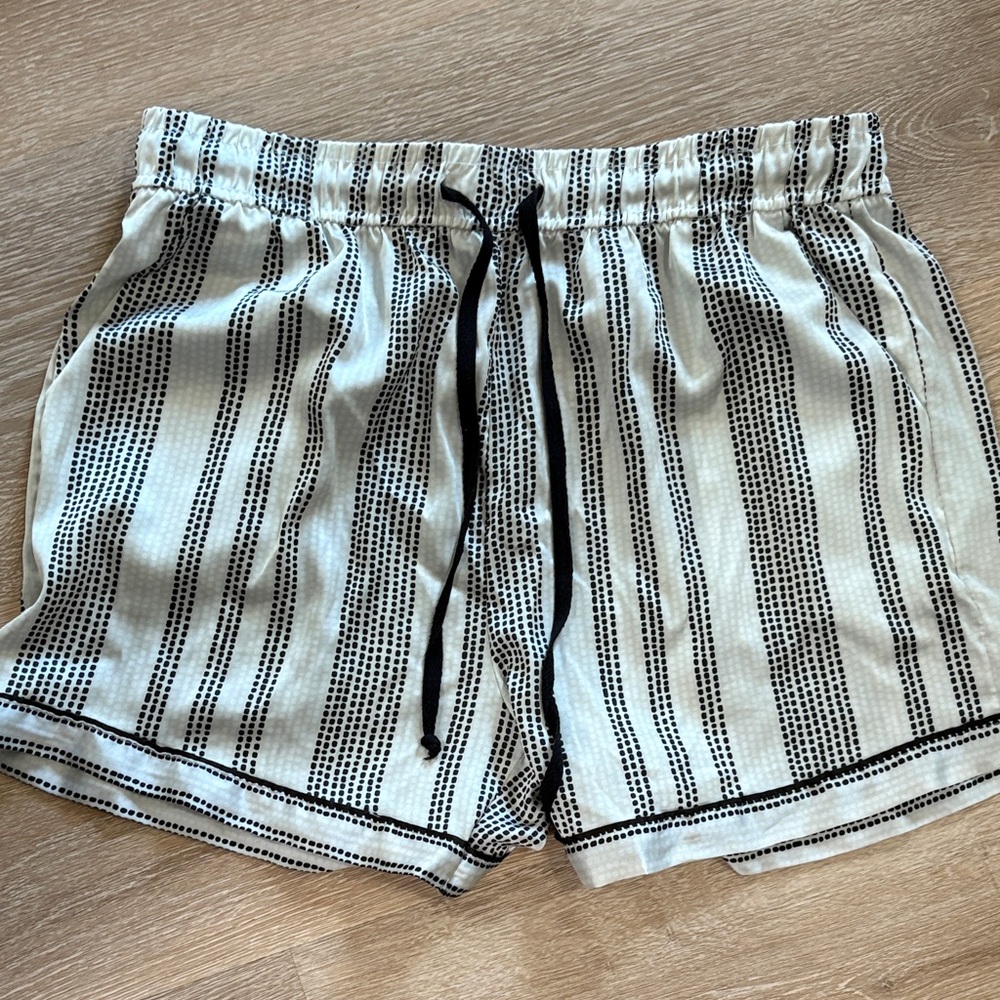 Satin sleep shorts- black and white